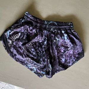 Lululemon Original Hotty Hot Low Rise 2.5”